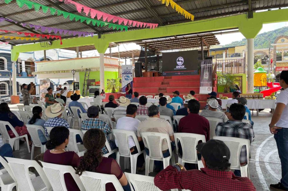 Presentación de documental por parte del Colectivo Anpük, en Santa Rosa_Ocote