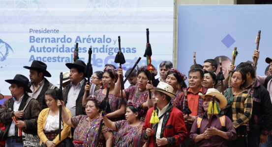 autoridades indigenas y arévalo