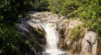 En Pasabien, Zacapa el sistema de captación y distribución de agua se ve comprometido por la represa de la hidroeléctrica. Foto: Christian Gutiérrez
