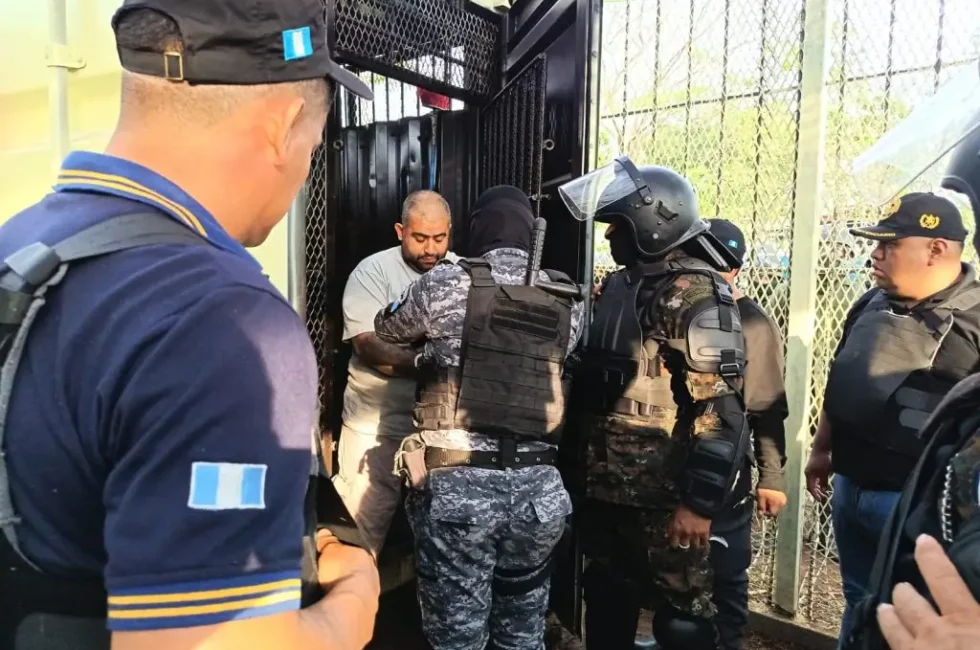 Aldo Dupié Ochoa el Lobo sale es sacado de la celda2