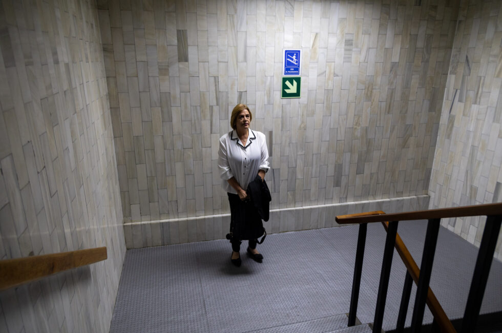 Anahy Keller sale de audiencia por orden de la CC