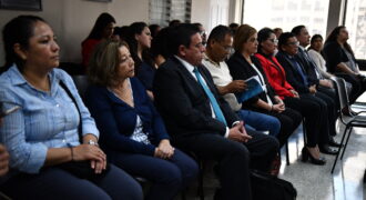 De izquierda a derecha: Brenda Chamán, Gloria Castro, Harold Flores, Santos Torres, Anahy Keller y Lucinda Marroquín durante el primer día del juicio el 10 de enero de 2024. Foto: Christian Gutiérrez