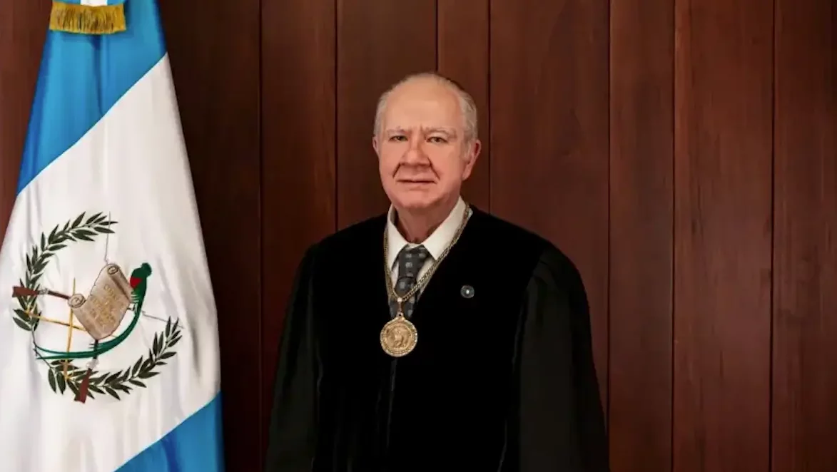 Retrato_oficial_de_Magistrado_Roberto_Molina_Barreto corte de constitucionalidad