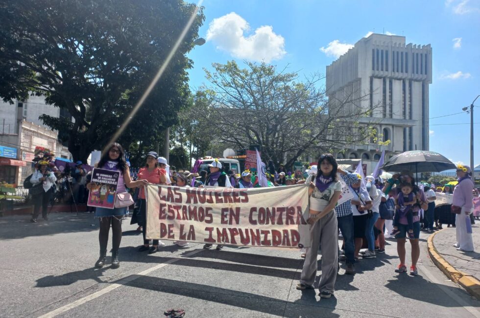 caravana 8M Guatemala