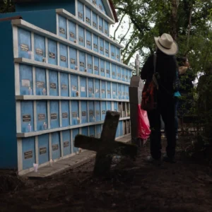 Monumento y osario a víctimas del CAI