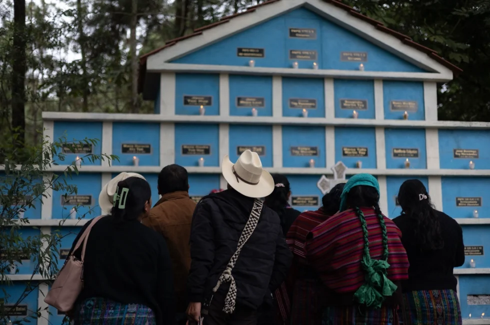 Familiares y sobrevivientes conmemoran a víctimas