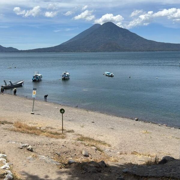 Playa del lago Atitlán desde el municipio de San Lucas Tolimán, agosto de 2026 FOTO AMSCLAE
