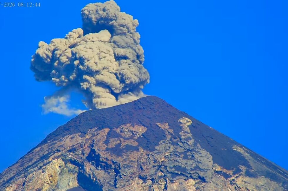 Volcan de Fuego tras 50 horas de erupciones a inicios de agosto de 2026 camara fija INSIVUMEH 04