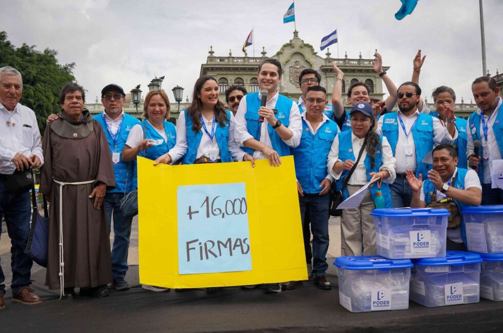 Entrega solicitud de reformas a la constitución Poder Ciudadano