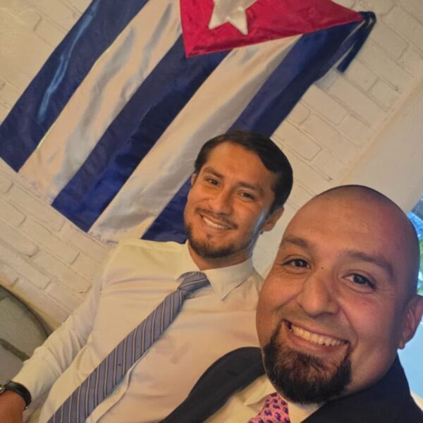 Solórzano Foppa y Eduardo Masaya en un bar cubano en octubre de 2026